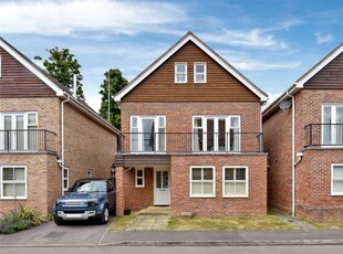 Link-detached house to rent in Pendenza, Cobham, Surrey KT11
