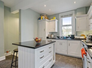 Maisonette for sale with 3 bedrooms, Lower Richmond Road, London | Fine & Country
