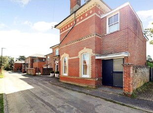 Maisonette to rent in Cambrian House, Burgess Hill, West Sussex RH15