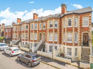 Maisonette to rent in Martyr Road, Guildford GU1