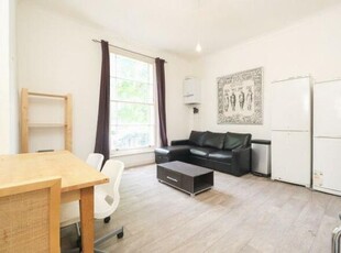 Maisonette to rent in Offord Road, London N1