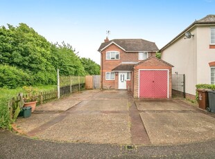 New Farm Road, Stanway, Colchester - 3 bedroom detached house