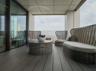 Penthouse for sale in Prince Of Wales Drive, London, 4 SW11