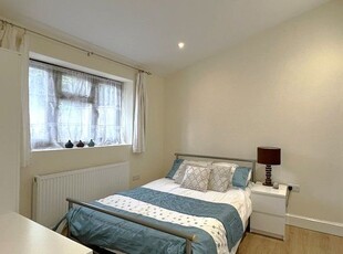 Room to rent in Cambridge Road, Ilford IG3