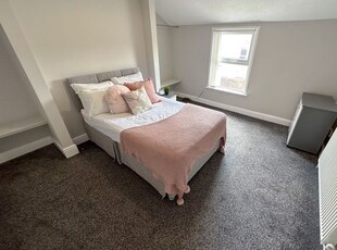 Room to rent in Cecil Road, Seaforth, Liverpool L21