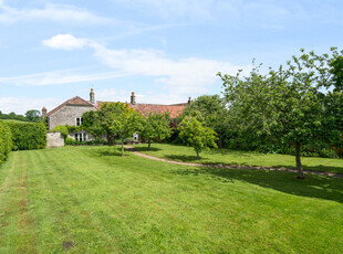 Semi-Detached House for sale with 4 bedrooms, Castle Farm, Farmborough | Fine & Country