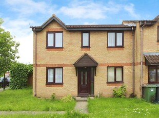 Semi-detached house to rent in Lowestoft Drive, Burnham, Slough SL1