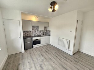 Studio flat for rent in Bower Mount Road, ME16