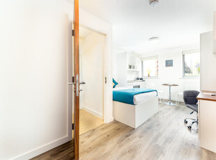 Studio flat for rent in Premium Studio, 146-158 Park Street, Luton, Bedfordshire, LU1 3EY, United Kingdom (Luton), LU1