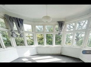 Studio flat for rent in Queens Park Gardens, Bournemouth, BH8
