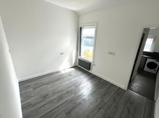 Studio to rent in Foleshill Road, Coventry CV6