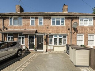 Terraced house to rent in Beaconsfield Road, London SE9