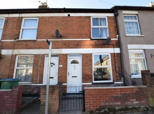 Terraced house to rent in Merton Road, Watford, Hertfordshire WD18