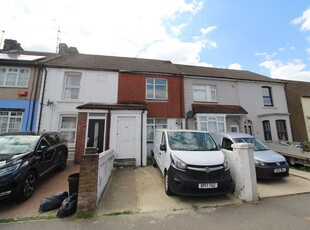 Terraced house to rent in Nelson Road, Gillingham, Kent ME7