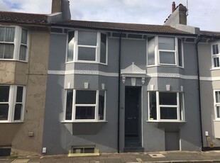 Terraced house to rent in Park Crescent Road, Brighton BN2