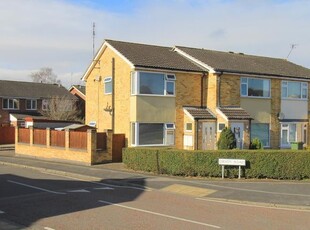 Town house to rent in Heathcote Drive, Sileby, Loughborough LE12