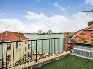 Townhouse for sale with 2 bedrooms, Old Portsmouth, Hampshire | Fine & Country