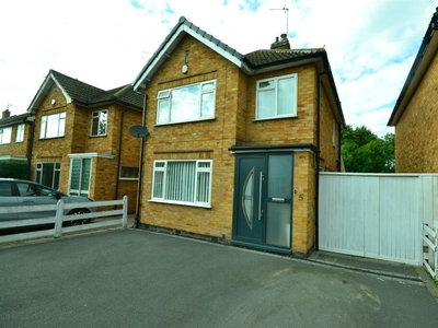 3 bedroom detached house for sale in Woodcroft Avenue, Leicester, LE2