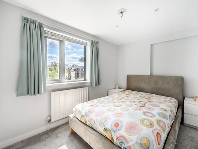 Flat in Hindon Court, Pimlico, SW1V