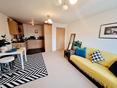 1 bedroom flat for sale in St. Thomas Road, Brentwood, Essex, CM14