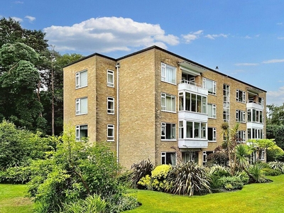 2 bedroom apartment for sale in Beach Road, Branksome Park, Poole, BH13