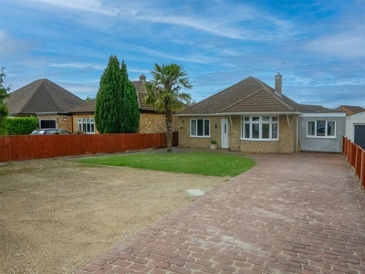 3 bedroom bungalow for sale in Bunkers Hill, Lincoln, Lincolnshire, LN2