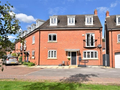 5 bedroom end of terrace house for sale in Carnoustie Drive, Lincoln, LN6