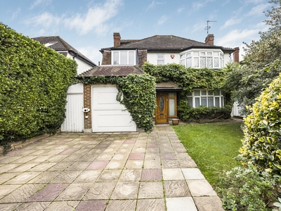 4 bedroom property for sale in Brookway, LONDON, SE3