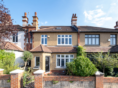 4 bedroom property for sale in Strathbrook Road, London, SW16