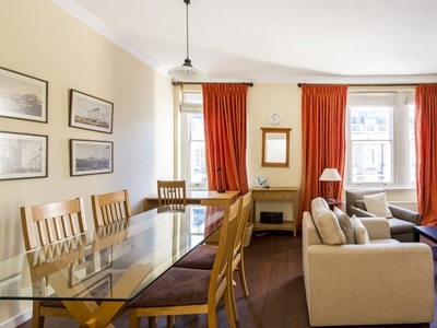 2-bedroom apartment to rent in Kensington, London