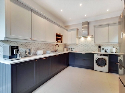 Crouch Hill, London, N8 3 bedroom flat/apartment in London