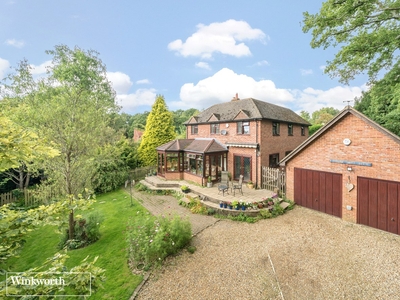 Dix Hill, Pamber Green, Tadley, Hampshire, RG26 6 bedroom house in Pamber Green