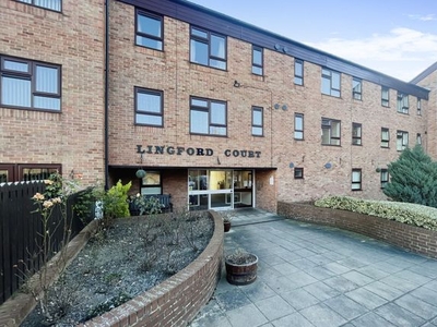 Flat to rent in Lingford Court, Bishop Auckland DL14
