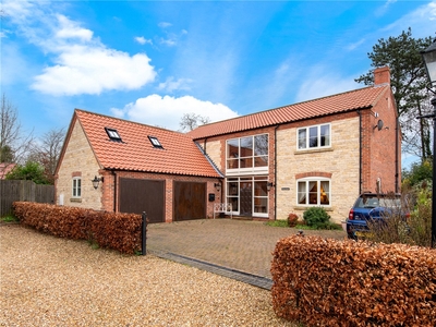 Orchard Drive, Caythorpe, Grantham, Lincolnshire, NG32 5 bedroom house in Caythorpe
