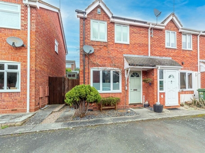 2 bedroom end of terrace house for sale in Sanctuary Close, Worcester, WR2
