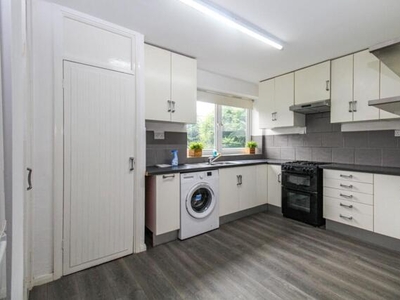 3 Bedroom Apartment For Rent In City Centre, Leeds
