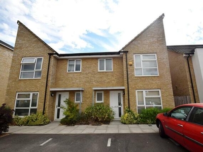 4 Bedroom Semi-detached House For Rent In West Drayton, Middlesex