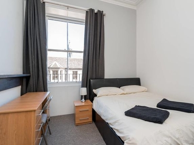 Room to rent in South Clerk Street, Edinburgh EH8