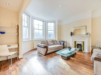 Flat to rent in Glyn Mansions, Olympia, London W14