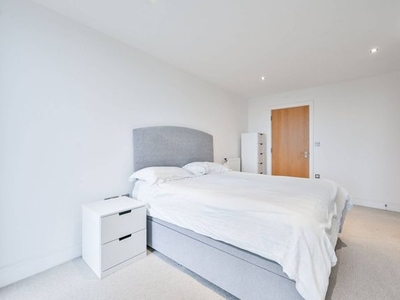 Flat to rent in The Crescent, Deptford, London SE8