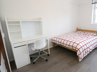 Furnished room in shared flat in Tower Hamlets, London