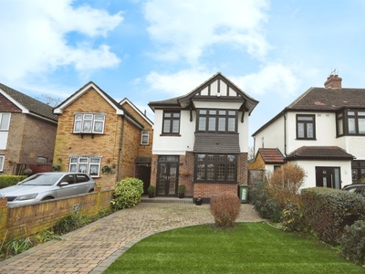 Southend Arterial Road, Hornchurch - 3 bedroom detached house