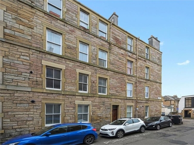 1 bed second floor flat for sale in Newington