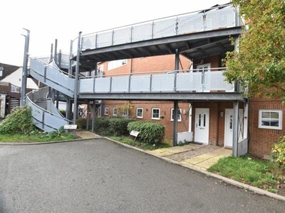 2 Bedroom Apartment For Sale In Evesham, Worcestershire
