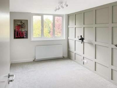 2 Bedroom Flat For Rent In Kingston Hill, Kingston Upon Thames