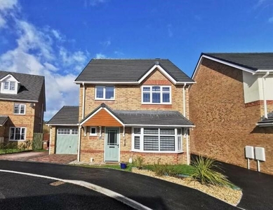 4 Bedroom Detached House For Sale In Aintree Park, Aintree Village