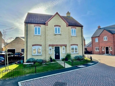 4 Bedroom Detached House For Sale In Raunds, Wellingborough