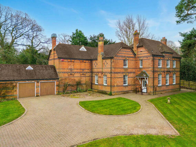 4 Bedroom Semi-detached House For Sale In Warwickshire
