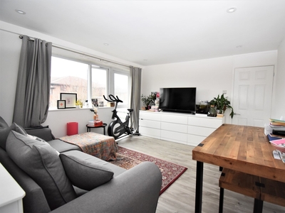 Flat to rent - Hatherley Crescent, Sidcup, DA14