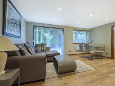 1 Bed Bungalow To Rent in Virginia Water, Surrey, GU25 - 537